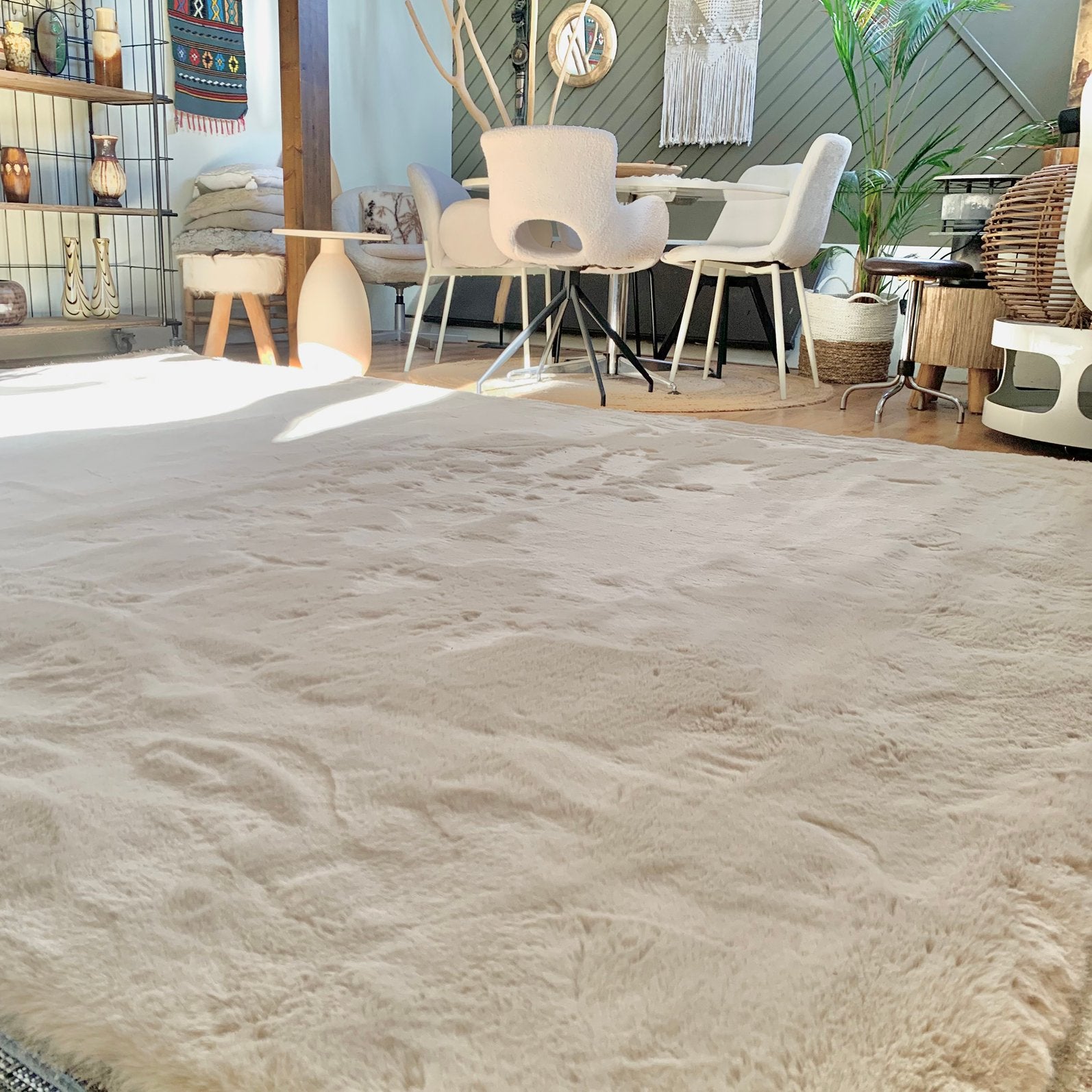 Cappuccino fluffy - royale xxl vloerkleed - fotostudio, Ophalen, Beige, 200 cm of meer, Zo goed als nieuw