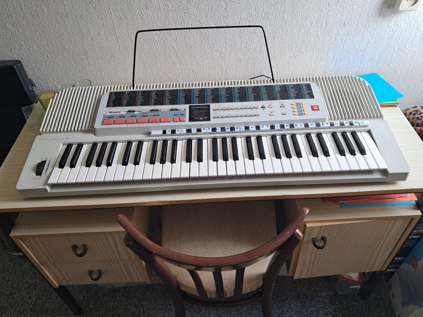 te koop, Muziek en Instrumenten, Ophalen, Gebruikt, 61 toetsen, Overige merken