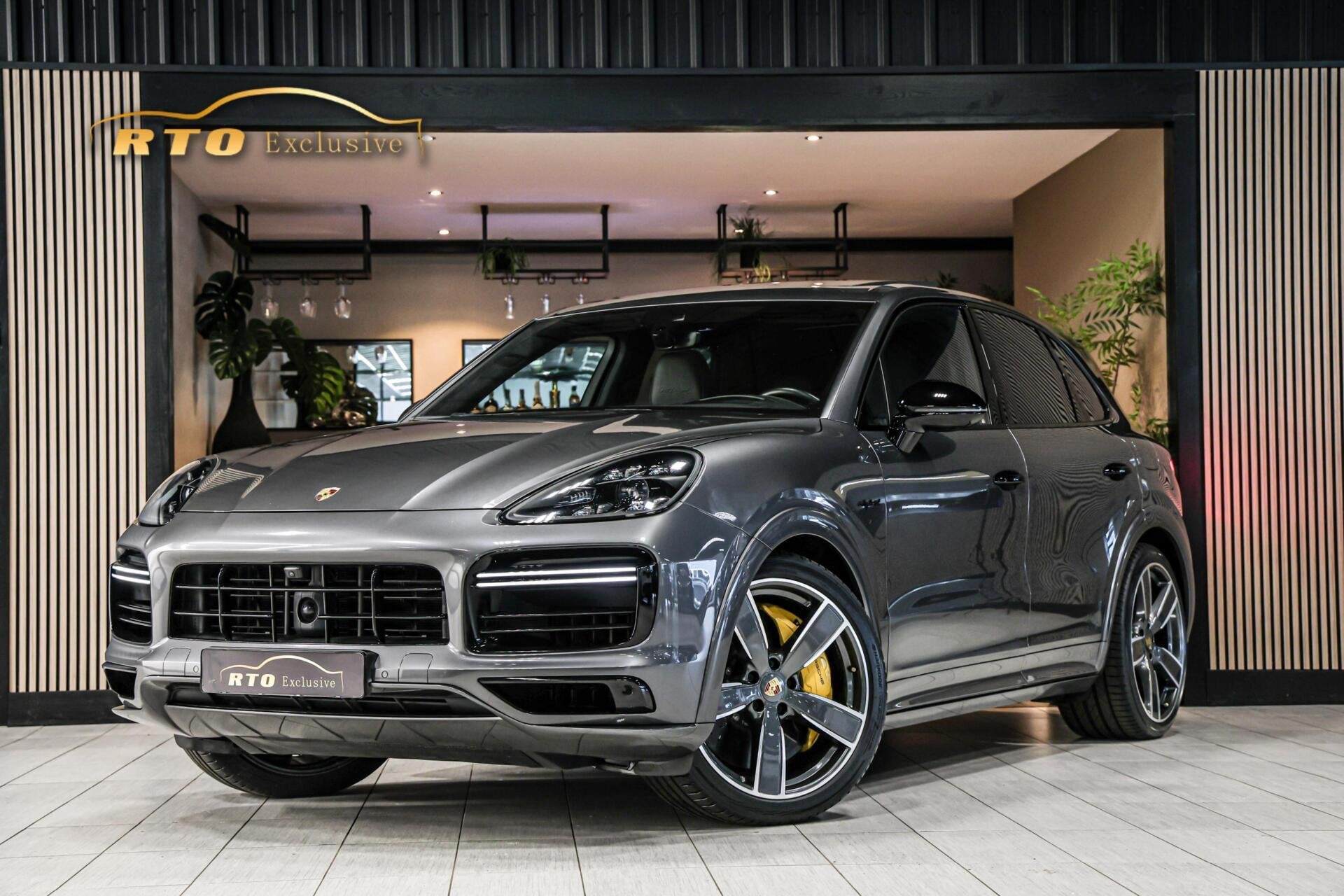 Porsche Cayenne 4.0 Turbo S E-Hybrid|PCCB|HUD|Pano|PDLS+|Spo, Auto's, Automaat, Gebruikt, Met garantie (alle), 3000 kg