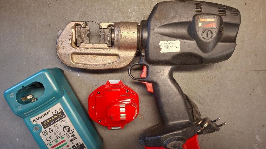 Cembre B61 accu kabelschoenperstang, Auto diversen, Autogereedschap, ., Ophalen of Verzenden, Zo goed als nieuw, .