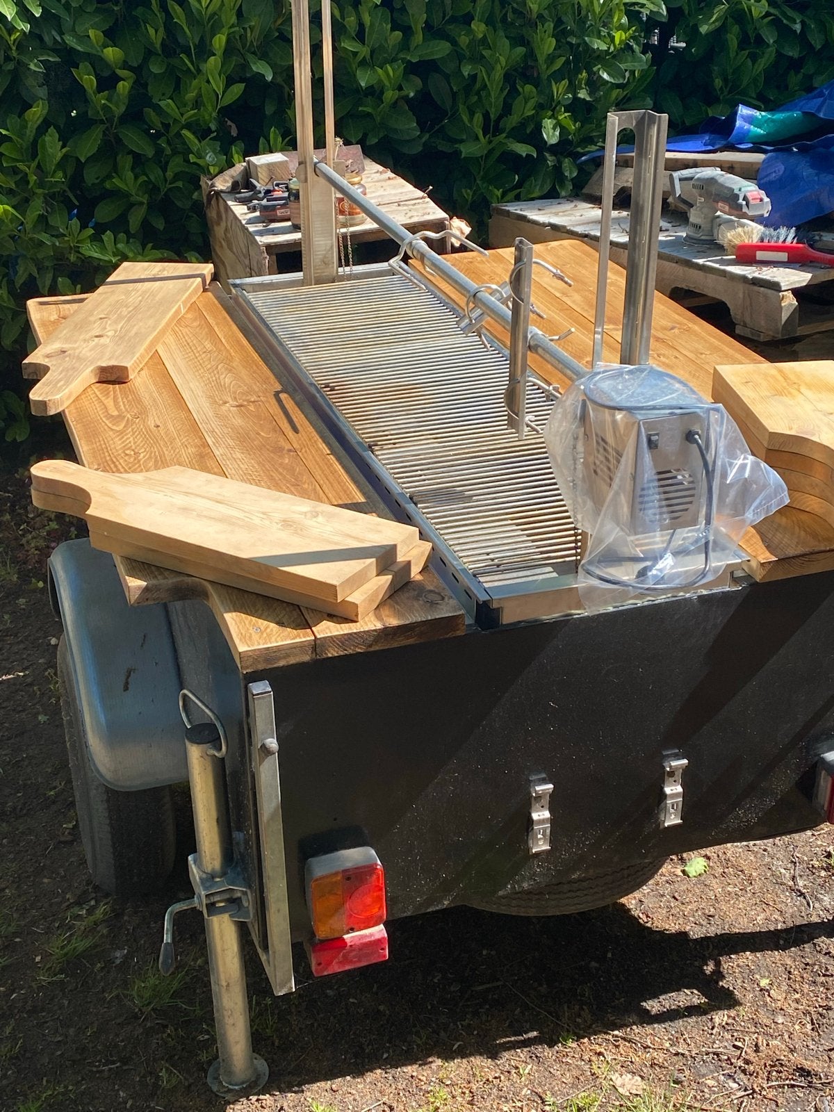 Unieke BBQ-aanhanger met grill en draaispit, Ophalen of Verzenden, Zo goed als nieuw
