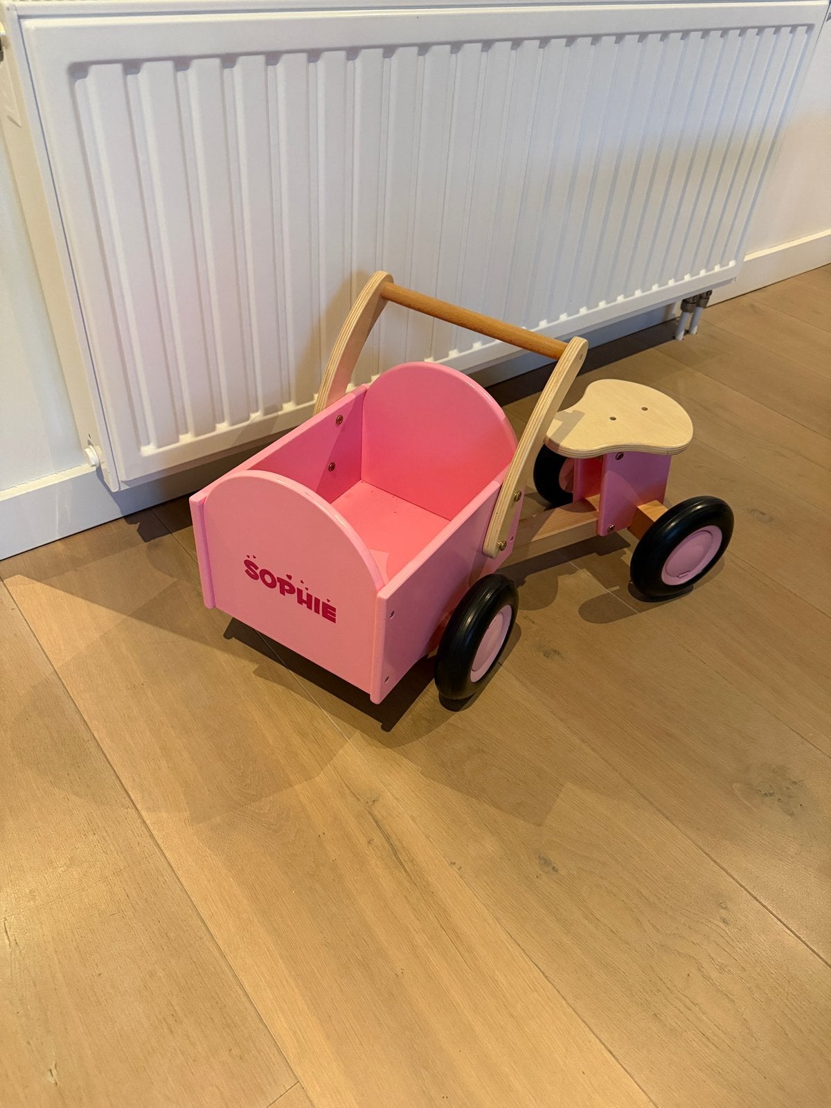 Roze houten loopfietsje met bakje - Zo goed als nieuw, Ophalen, Zo goed als nieuw, Loopfiets