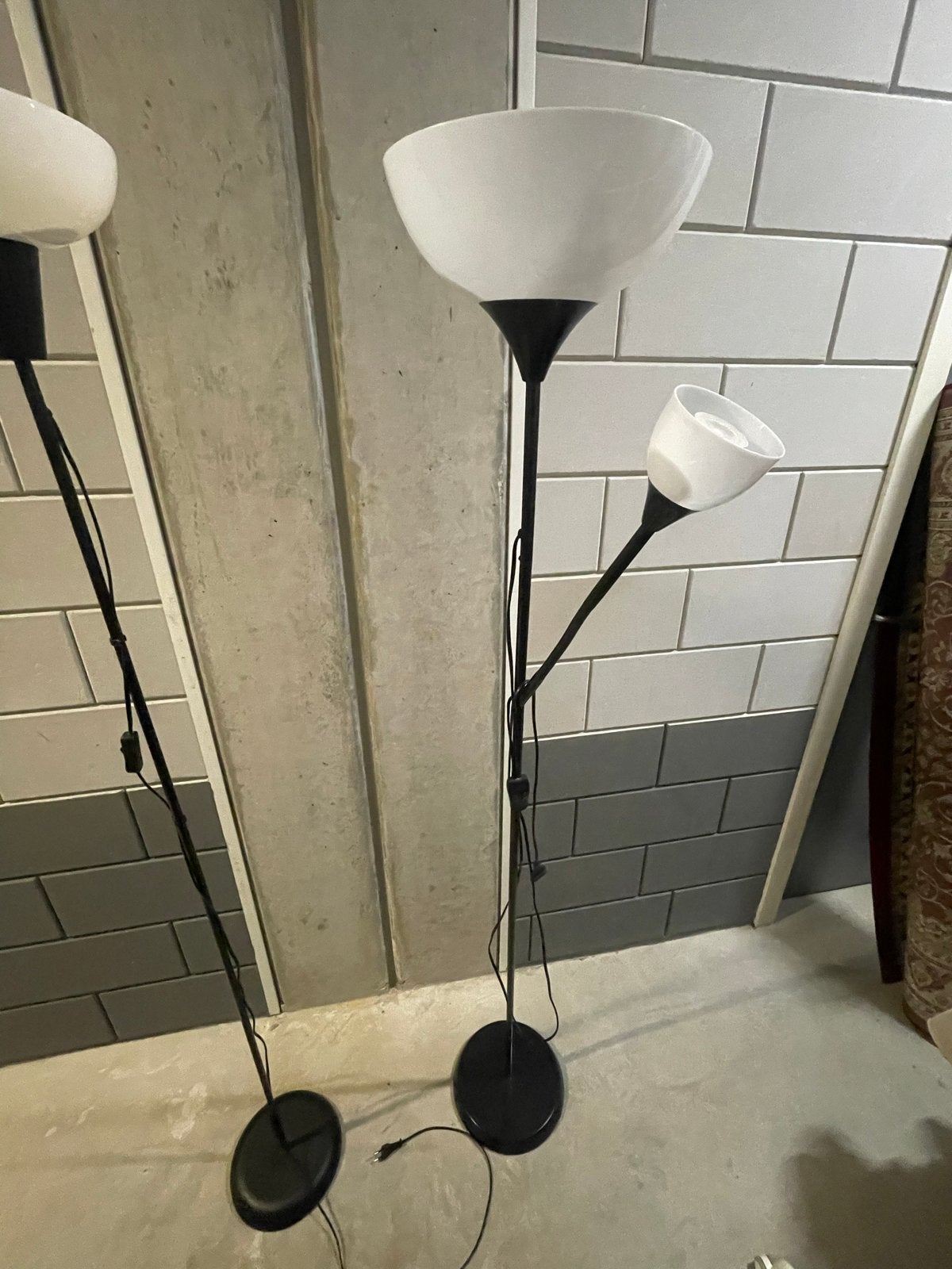 Set van twee IKEA staande lampen met leeslamp, Ophalen, Gebruikt, E27 (groot), Metaal