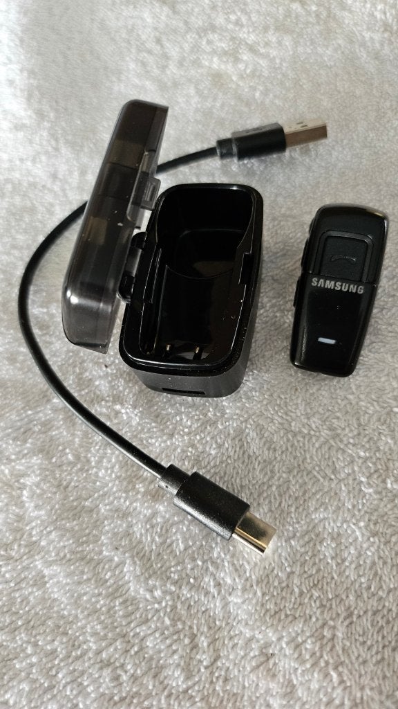 Samsung * Bluetooth Headset * Holder  * Model AATH202HBE, Telecommunicatie, Mobiele telefoons | Oordopjes, Zwart, In gehoorgang (in-ear)