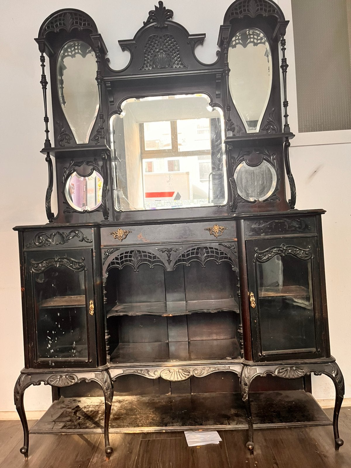 Gothic sideboard Harrison& Gibson & Co  London, Ophalen