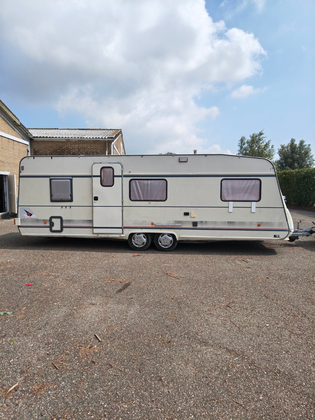 Grote burstner caravan met dwarsstapelbed nieuwe adv 25/7, Caravans en Kamperen, Koelkast, Bedrijf, Treinzit, Bürstner