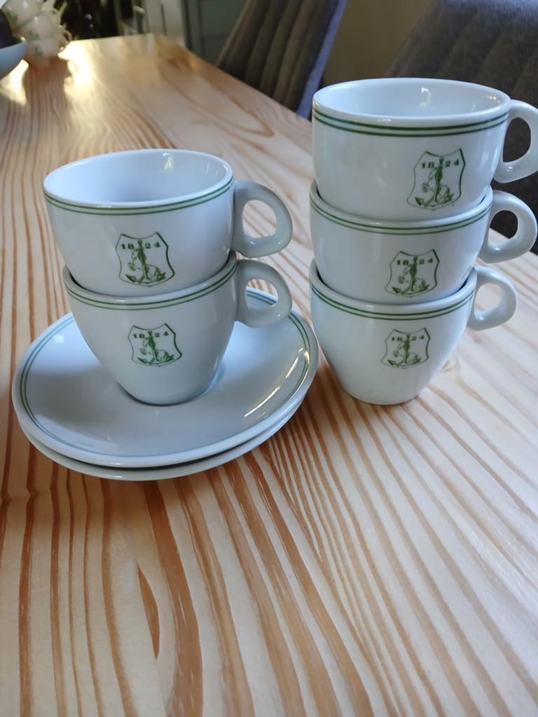 5 koffie kopjes, Ophalen