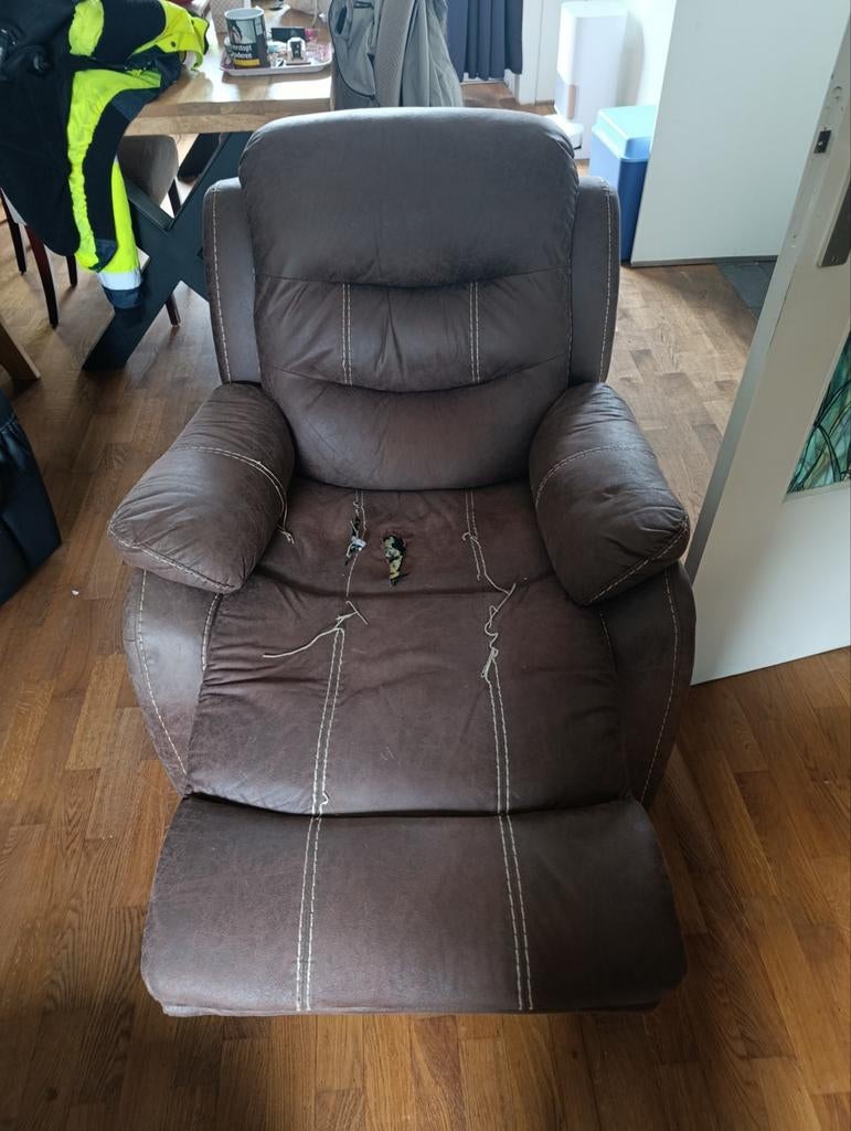 Bruine relaxfauteuil - Gebruikt, Huis en Inrichting, Fauteuils, Stof, Gebruikt, 100 tot 125 cm, Ophalen of Verzenden