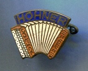 HOHNER Accordeon email op koper muziek broche ( P_224), Verzenden, Nieuw, Merk, Speldje of Pin