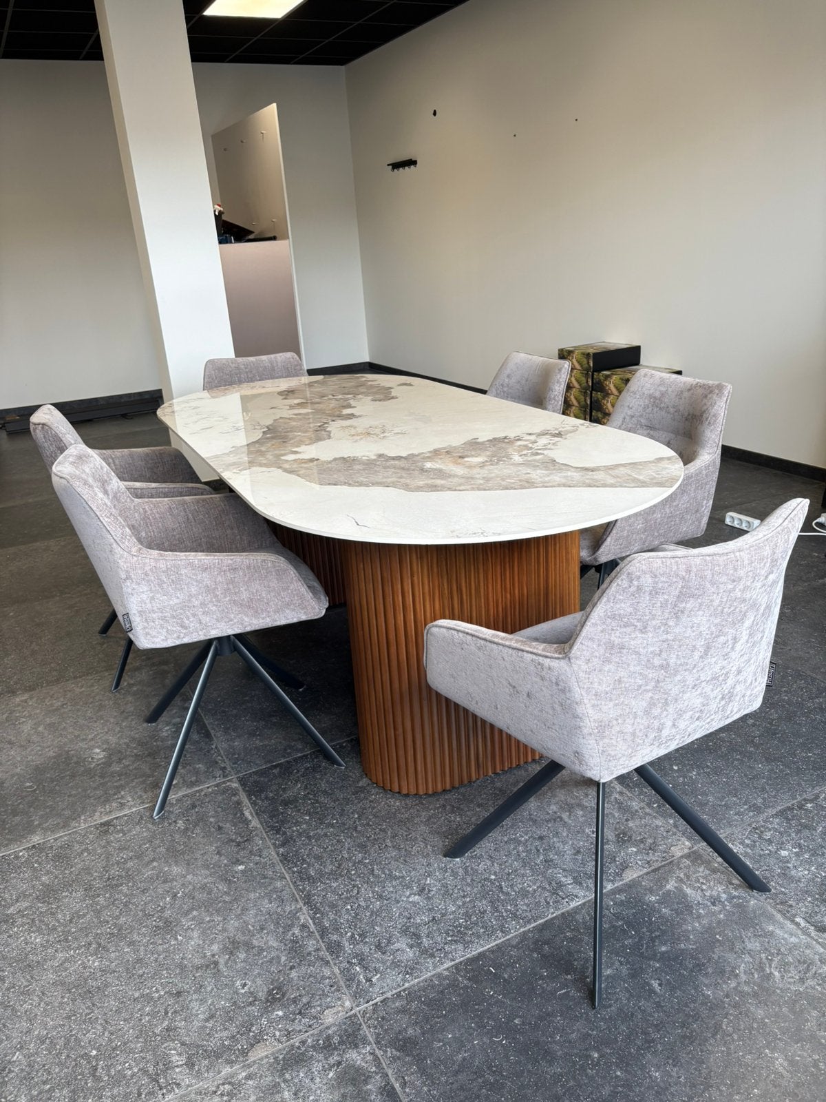Pole to pole eettafel met 6 lifestyle stoelen, Huis en Inrichting, Tafels | Eettafels, Ophalen, Overige materialen, 200 cm of meer