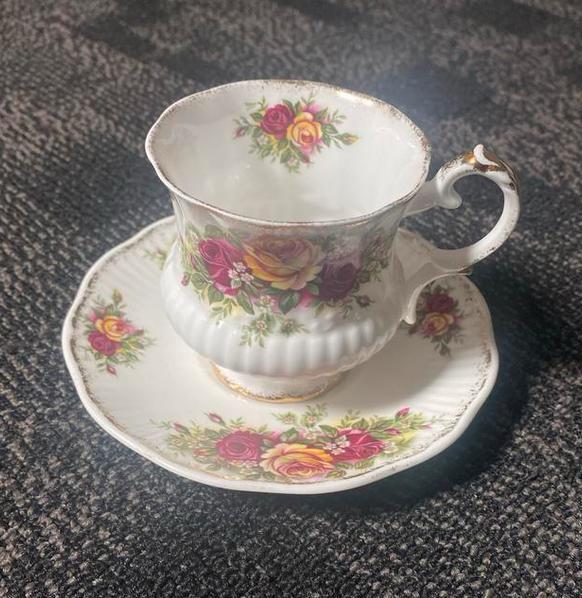 Engels Elizabethan Fine Bone China Kop en Schotel Rozenprint, Antiek en Kunst, Ophalen of Verzenden