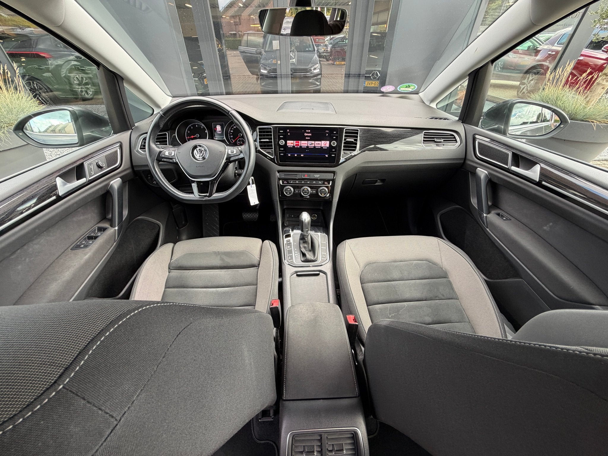 Volkswagen Golf Sportsvan Golf Sportsvan 1.0 TSI 110pk Highl, Auto's, Automaat, 12 maanden, Gebruikt, Automatische klimaatregeling
