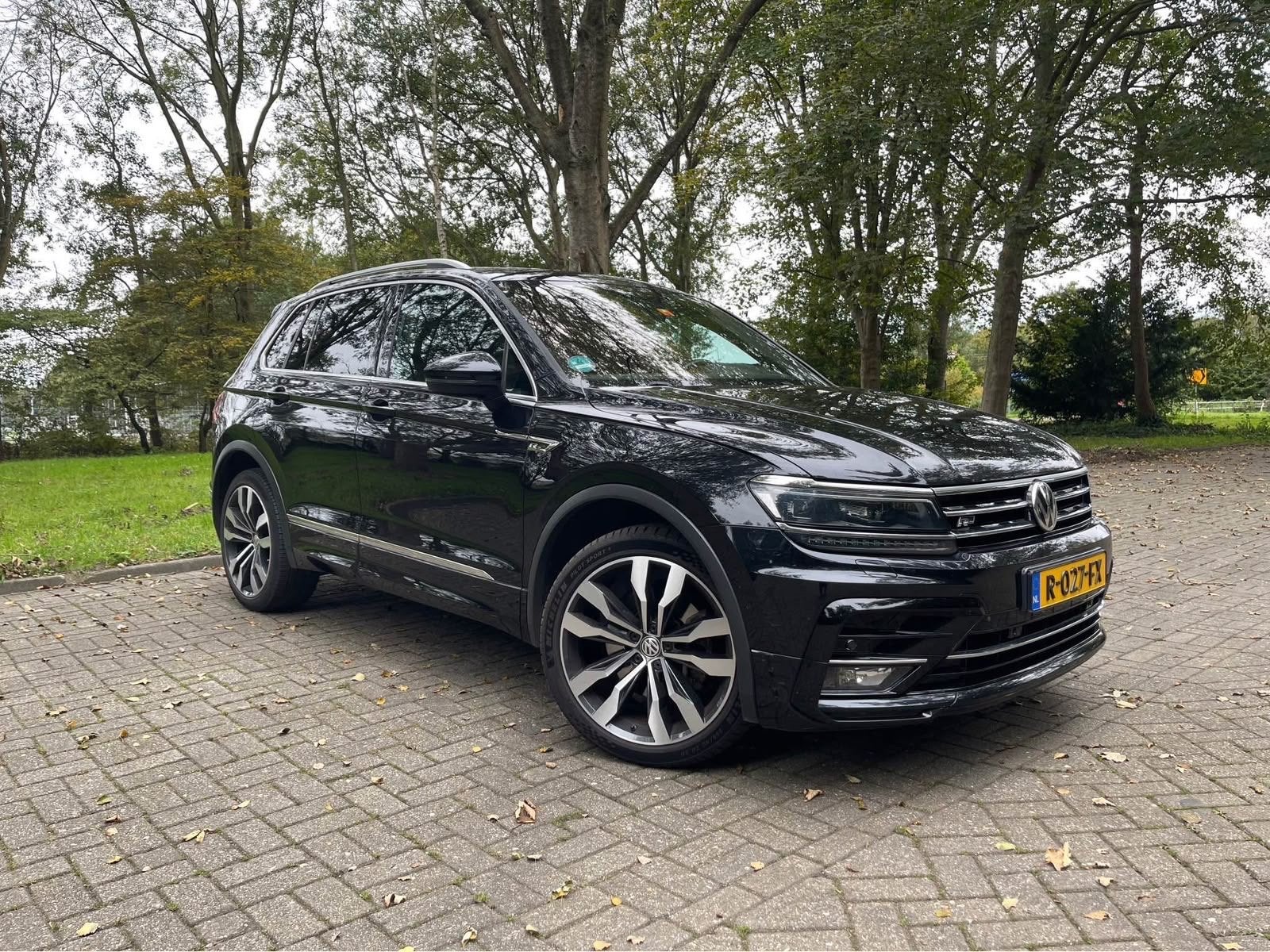 VW Tiguan 2.0TSI 220pk 4Motion 3XRline DSG Dealeronderhouden, Auto's, 4 cilinders, Zwart, Particulier, Dealer onderhouden