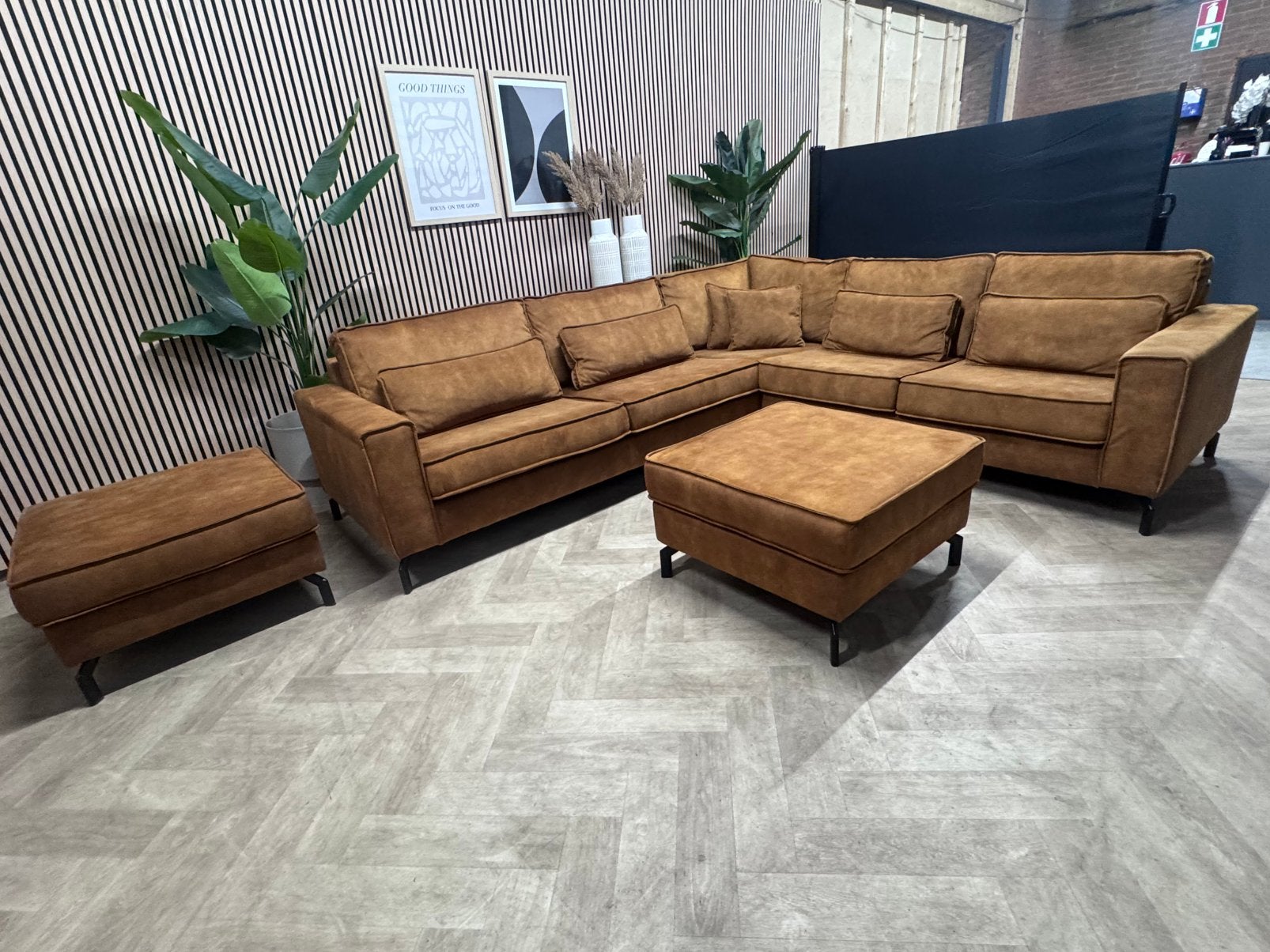 ZGAN! Velvet Velours Hoekbank met Hockers - Cognac - 293x265, 250 tot 300 cm, -, -, Hoekbank