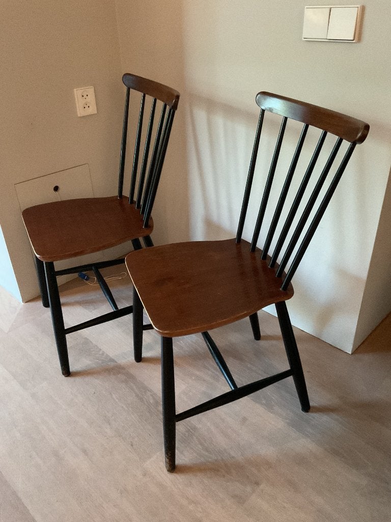 Spijlenstoel, 2 stuks Scandinavisch model vintage, Huis en Inrichting, Stoelen, Ophalen, Gebruikt, Twee, Zwart