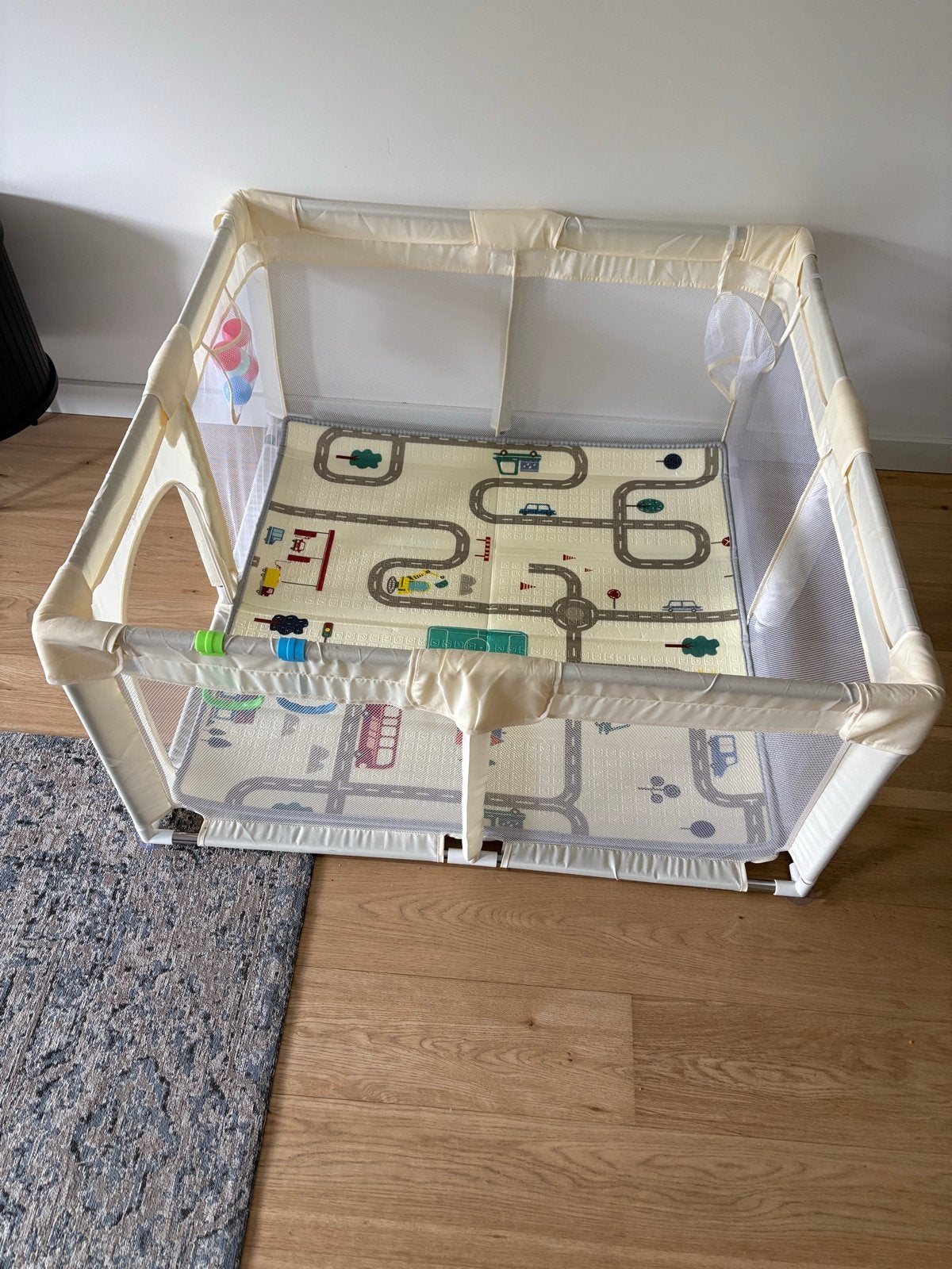 Leuke grondbox met speelmat en accessoires, Ophalen, Zo goed als nieuw, Vierkant, Boxkleed