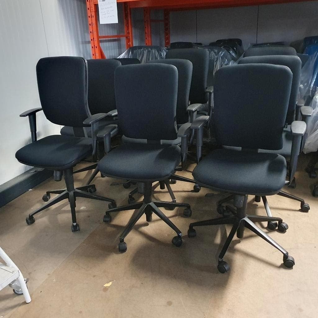 10x bureaustoelen BETA zwarte stoffering met armleuningen, Ophalen, Gebruikt, Zwart