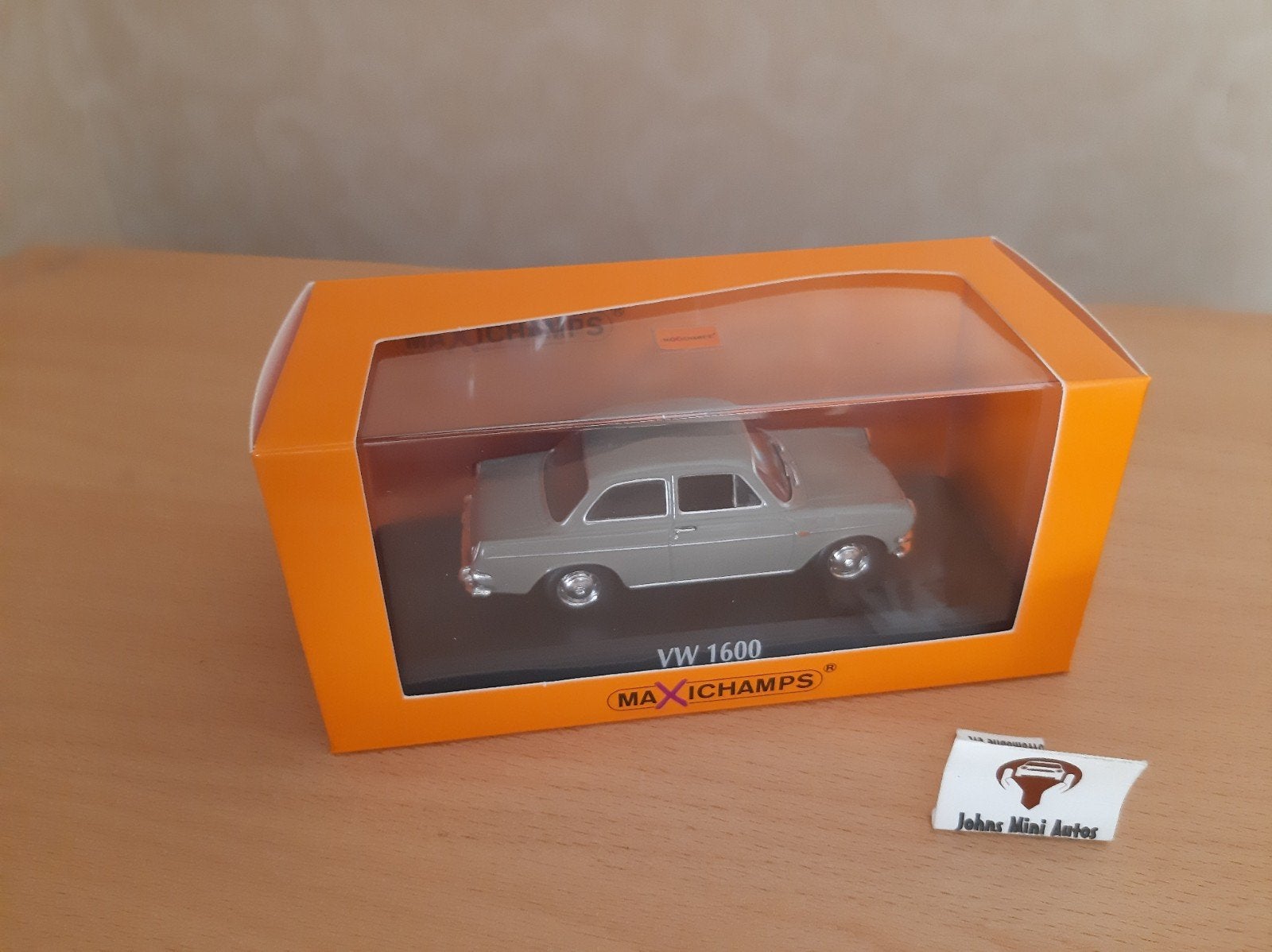 Volkswagen 1600 grijs 1966 van Maxichamps 1:43, Overige merken, Auto, Nieuw, Ophalen of Verzenden