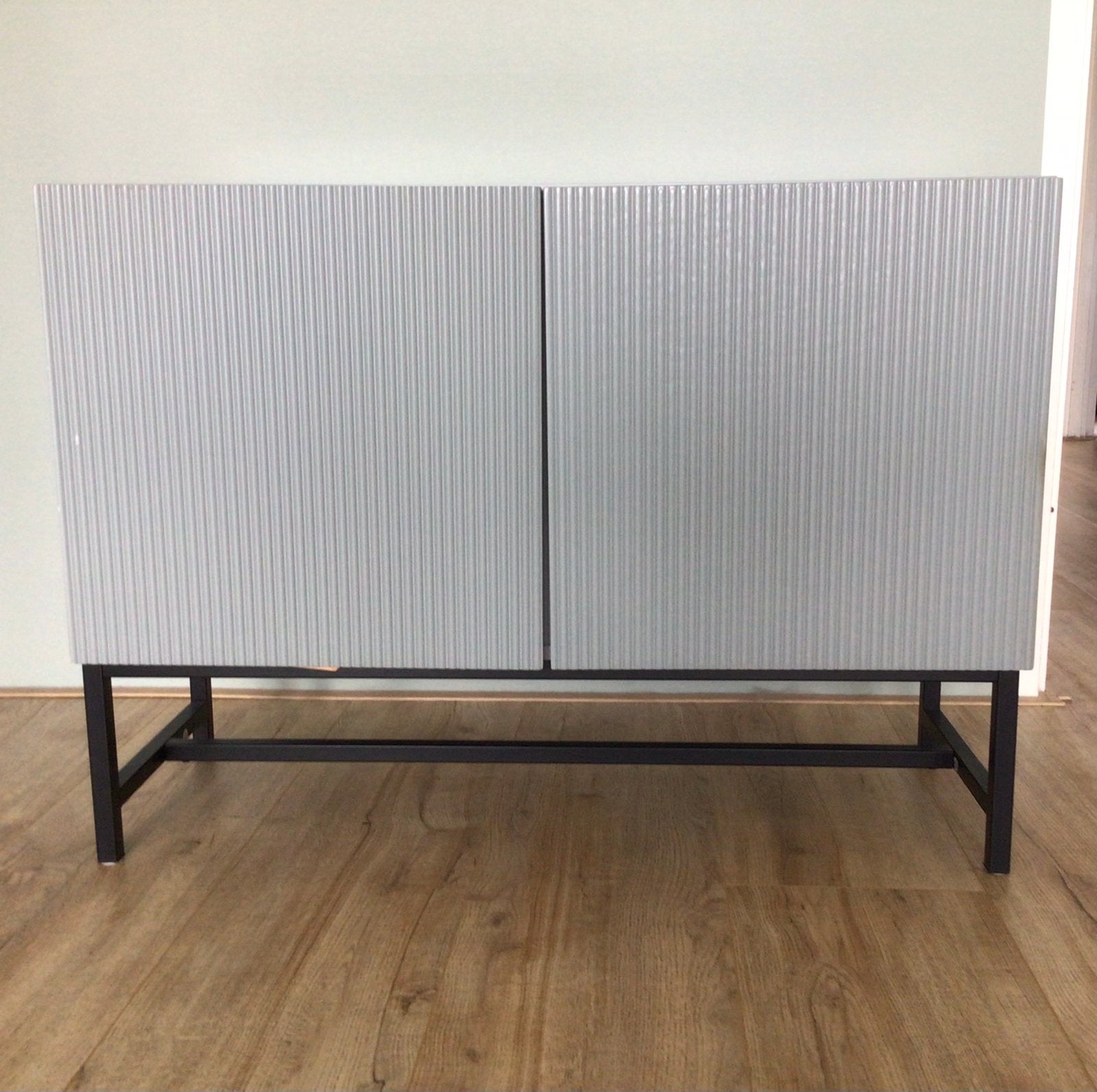 Kwantum stijlvolle lage kast, REZZO, lichtgrijs / lichtgroen, Ophalen, Minder dan 150 cm, Minder dan 100 cm, 25 tot 50 cm