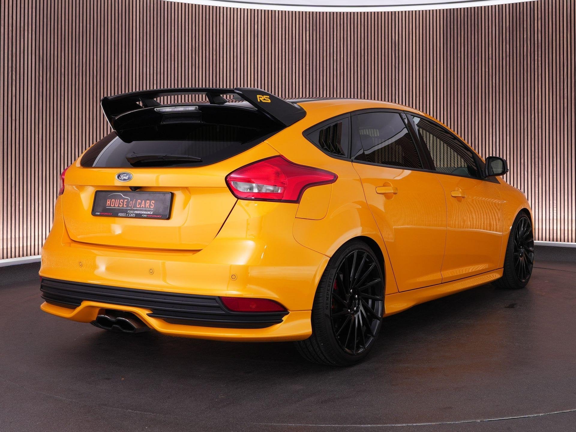 Ford Focus ST-2 2.0 250pk |Bull-X|RS-bumper & spoiler|Eibach, Euro 5, 15 km/l, Gebruikt, Zwart