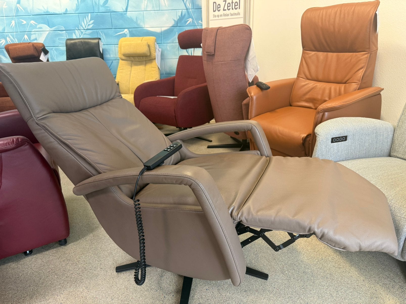 XL Meubelzorg sta op relax stoel gratis bezorging/garantie, Leer, Zo goed als nieuw, 50 tot 75 cm, Ruim 100 modellen in alle kleuren en maten