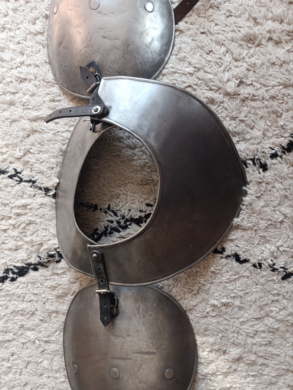 Gorget en Spaulders - Z.G.A.N. - Niet mee gevochten, Ophalen of Verzenden, Zo goed als nieuw, Toneelattributen of Onderdelen