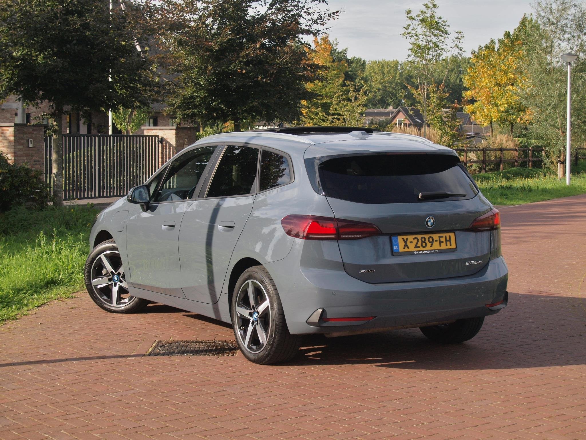 BMW 2-serie Active Tourer 225e xDrive | Panoramadak | Harman, Automaat, Dealer onderhouden, Gebruikt, Euro 6
