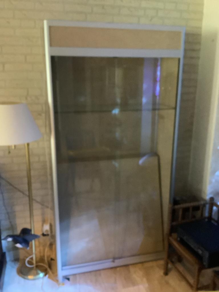 Degelijke vitrinekast, Huis en Inrichting, Kasten | Vitrinekasten, Ophalen, Gebruikt, 50 tot 100 cm, Glas