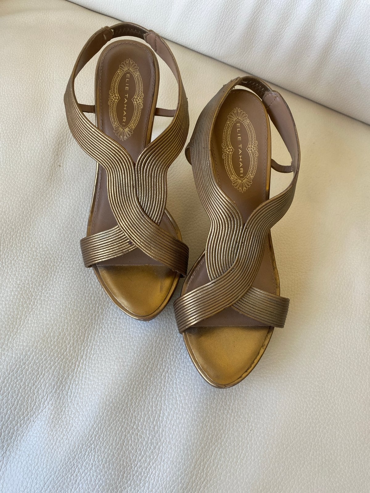 Elie Tahari gouden party schoenen - maat 38, Ophalen of Verzenden, Zo goed als nieuw, Overige kleuren, Pumps