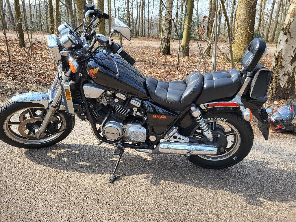 Honda magna € 2.250,-, Motoren, Motoren | Honda, Cardan-aandrijving, Gebruikt, Particulier, Chopper