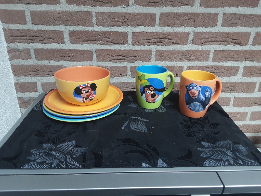 walt disney bekers / kommen / borden / walt disney servies, Ophalen of Verzenden, Mickey Mouse, Beeldje of Figuurtje
