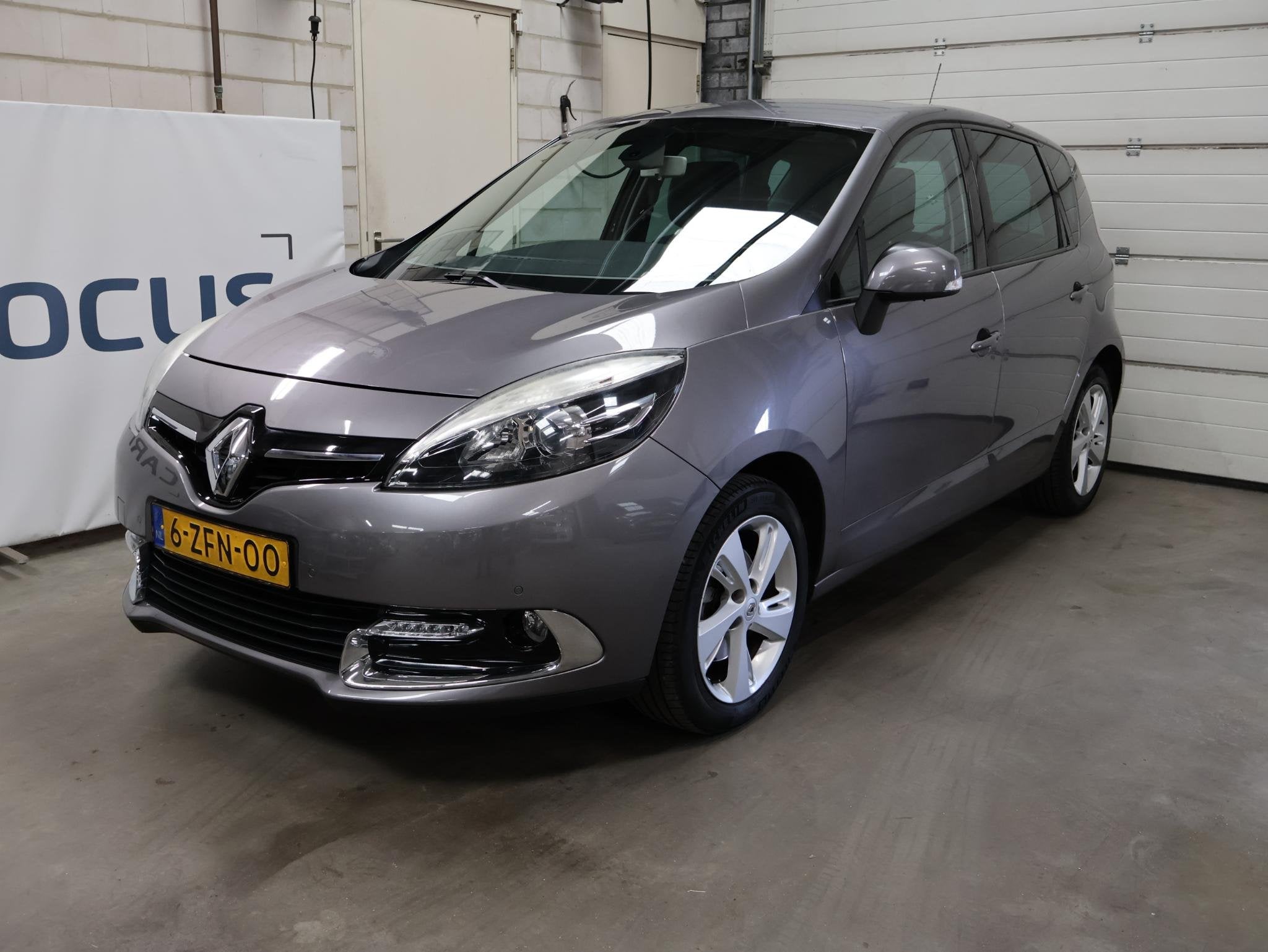 Renault Scénic 1.2 TCe R-Cinéma APK Scherm 2e eigenaar PDC, Auto's, Voorwielaandrijving, Euro 5, Gebruikt, 1295 kg