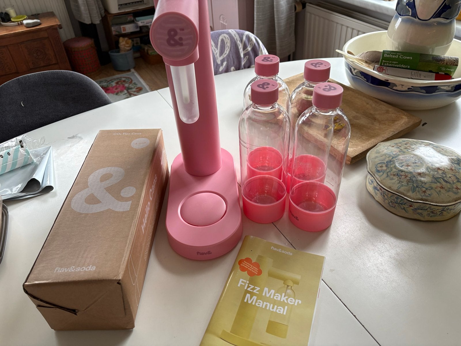 Flav&Soda Fizz Maker Roze met 4 flessen en CO2-patronen, Ophalen, Zo goed als nieuw