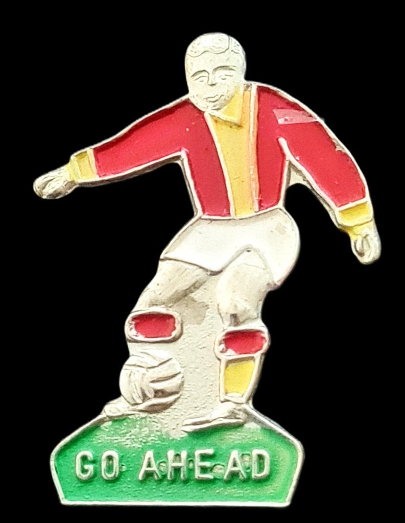 Go Ahead voetbalspeler speld, Verzenden, Nieuw, Sport, Speldje of Pin