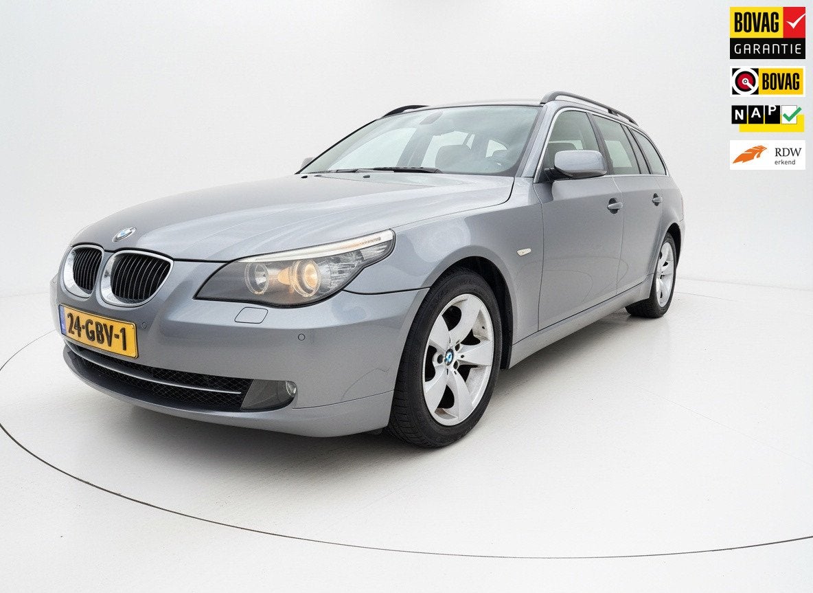 BMW 5-serie Touring 525i Executive|Parkeersensoren voor en a, Auto's, BMW, Achterwielaandrijving, Gebruikt, 2000 kg, 2996 cc