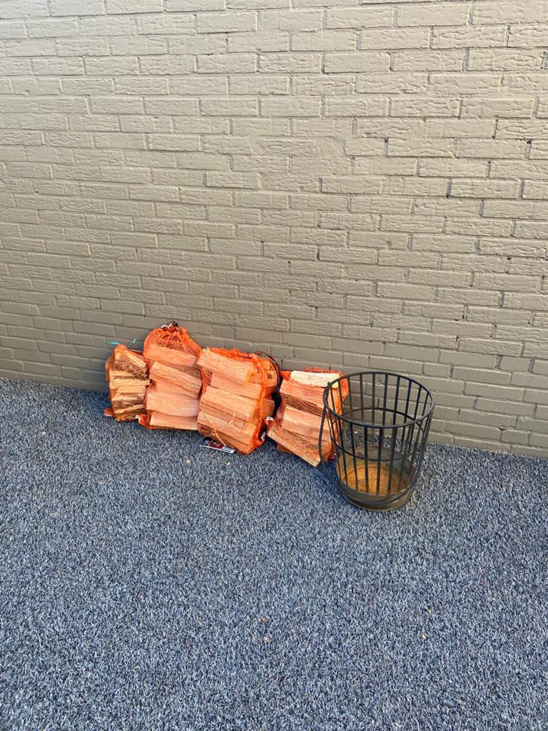 Voorkorf met 4 zakken hout, Ophalen, Gebruikt