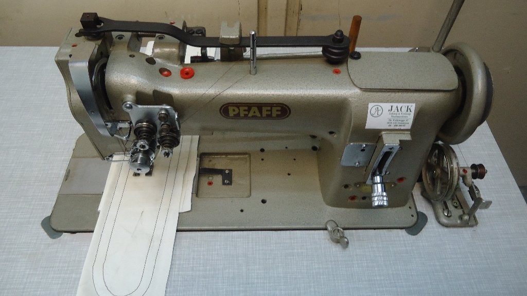 Industrie Naaimachine Pfaff 2 Naalds 3 Voudig transport, Hobby en Vrije tijd, Naaimachines en Toebehoren, Ophalen of Verzenden