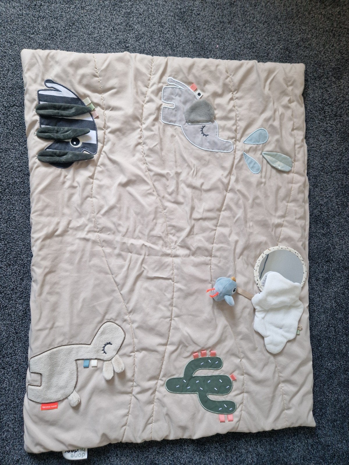 Speelkleed voor baby's, weinig gebruikt, merk: done by deer, Kinderen en Baby's, Ophalen, Zo goed als nieuw