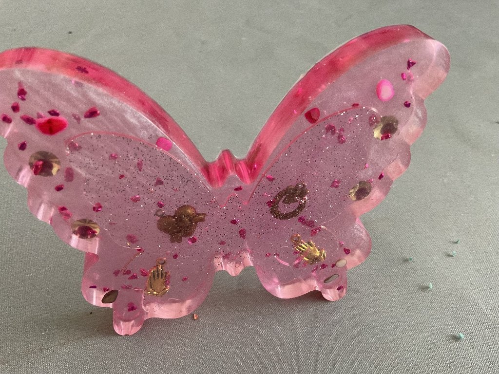 Mooi lichtroze vlinder van epoxy hars, Roze, Fantasie, Nieuw, Ophalen of Verzenden