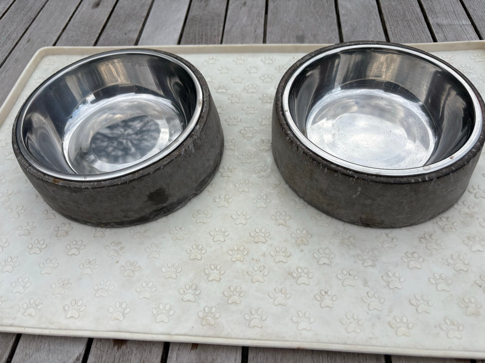 Voer en waterbak voor kleine hond of pup, Ophalen of Verzenden, Gebruikt
