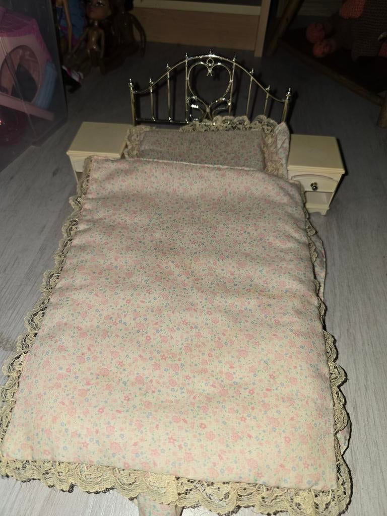 Barbie Sindy Pedigree bed. Izgs, Ophalen of Verzenden, Zo goed als nieuw, Pop