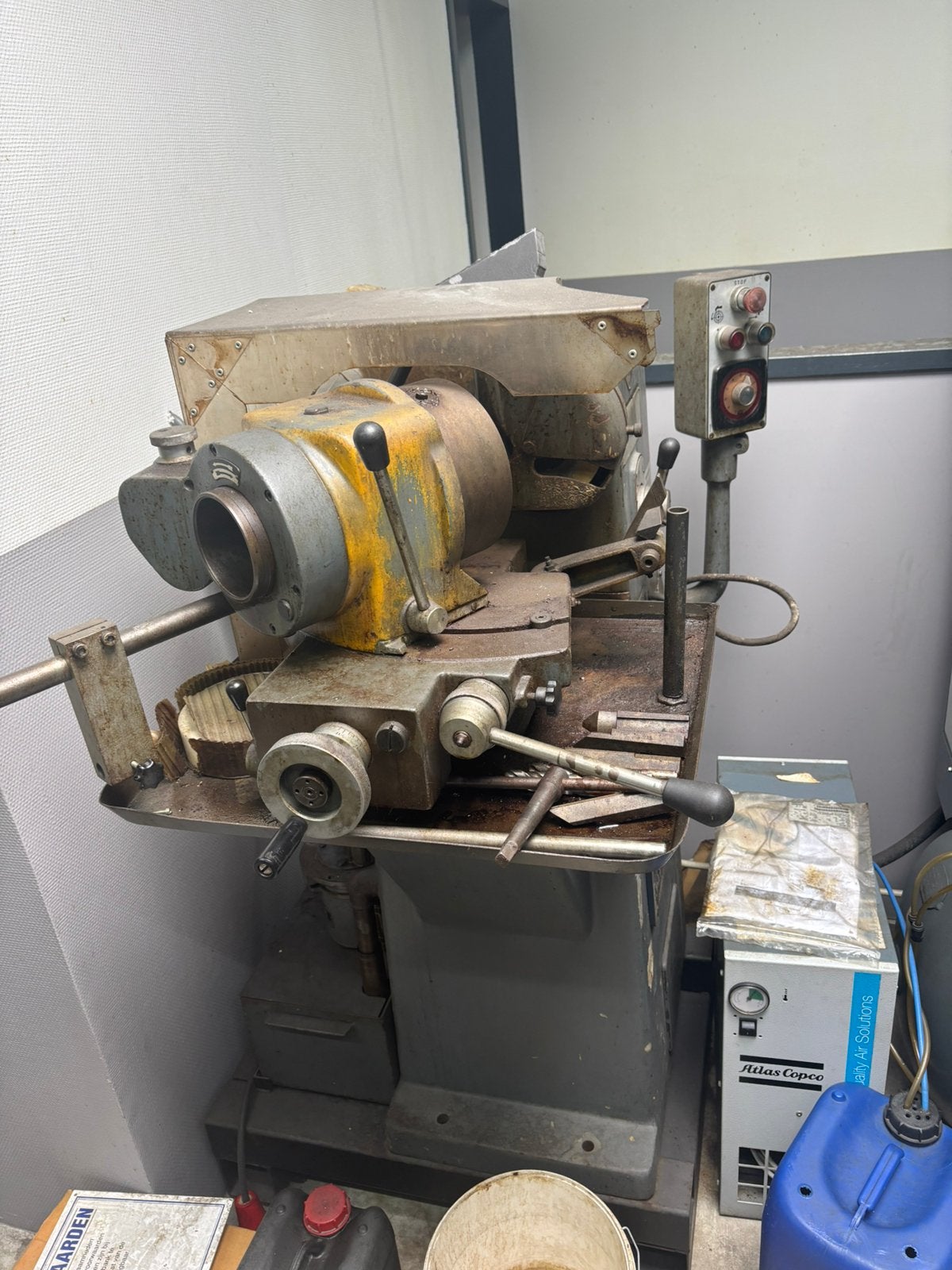 Boorslijpmachine Breda AFP 30 - voor grote spiraalboren, Ophalen