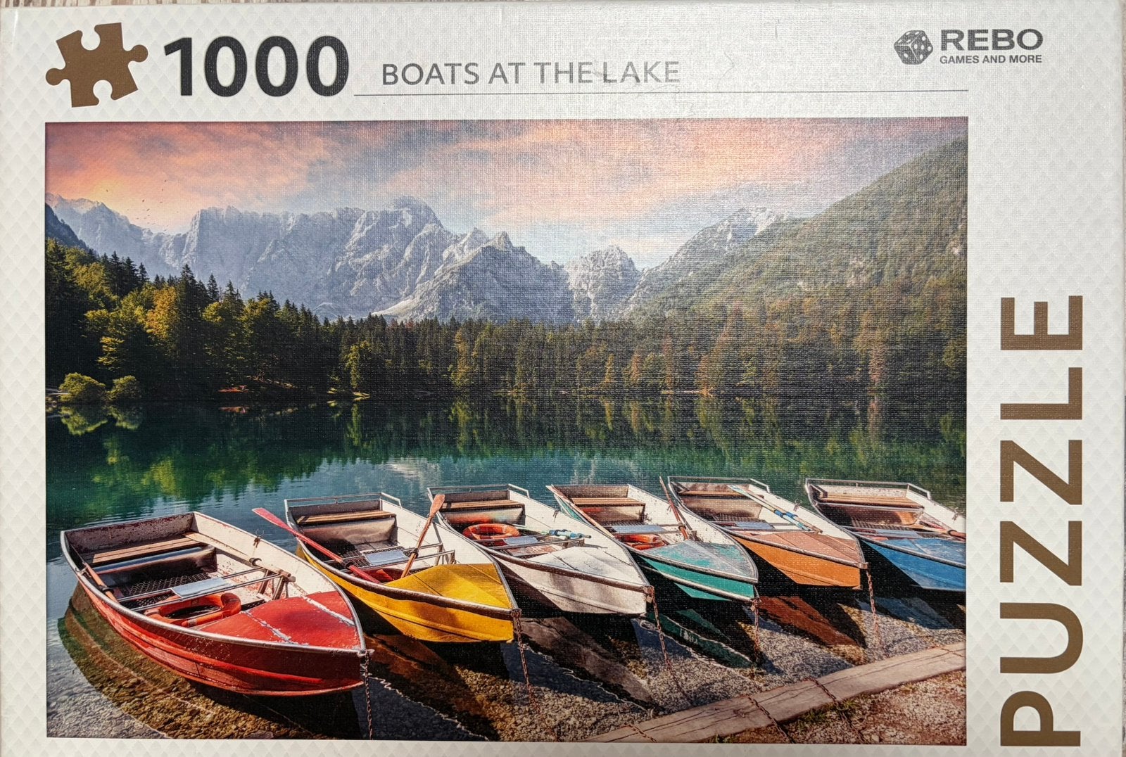 Rebo puzzel Boats at the Lake, Ophalen of Verzenden, 500 t/m 1500 stukjes, Zo goed als nieuw, Legpuzzel