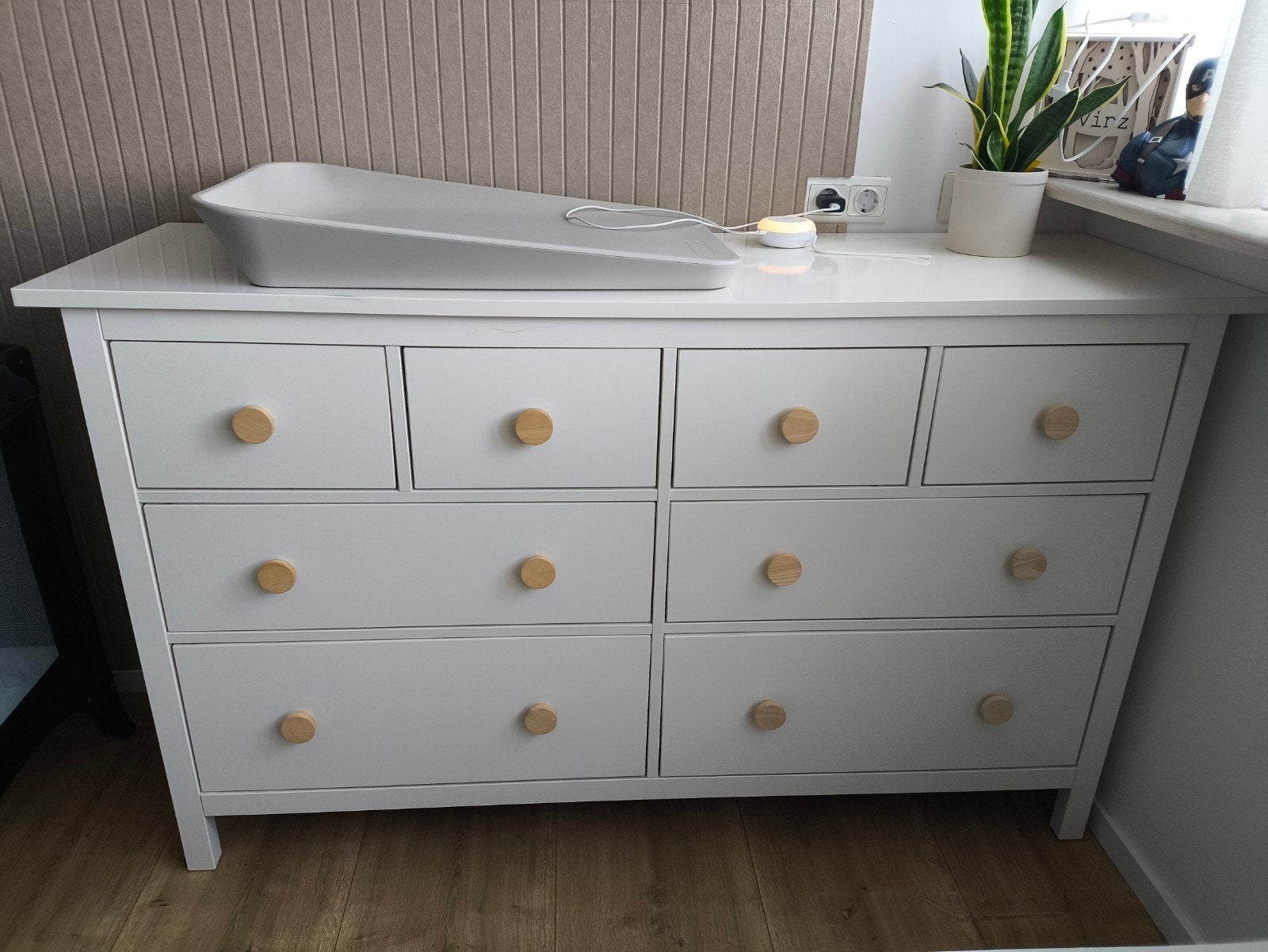 Witte Ikea Hemnes commode met houten knoppen, Kinderen en Baby's, Ophalen, Gebruikt, 50 tot 70 cm, 100 cm of meer