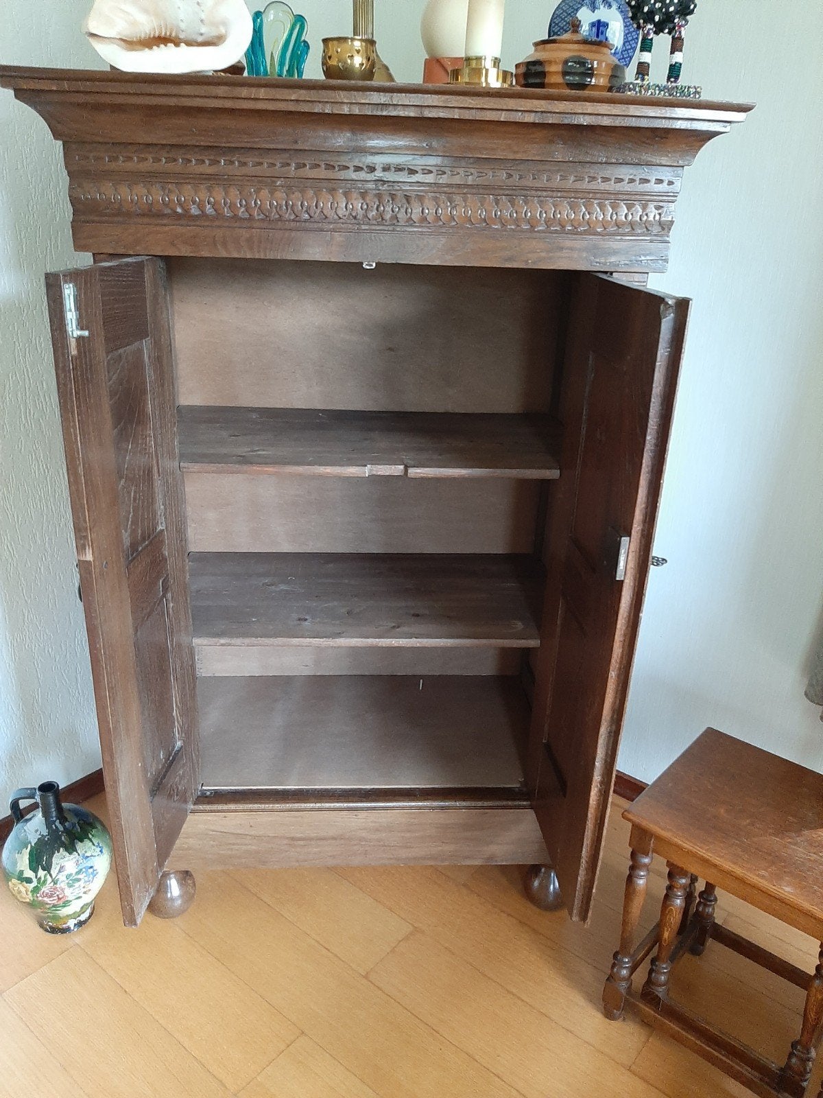 Antieke kast met panelen en bolpoten - 100x50x145 cm, Ophalen