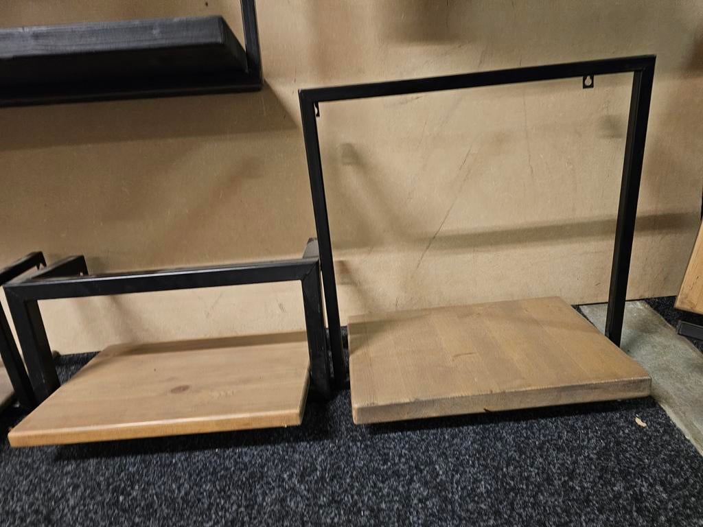 €5 per stuk Diverse hand gemaakte wand planken, Nieuw, Info@homefriesland.nl, Kelvinstraat 6 8912BA, Home Friesland
