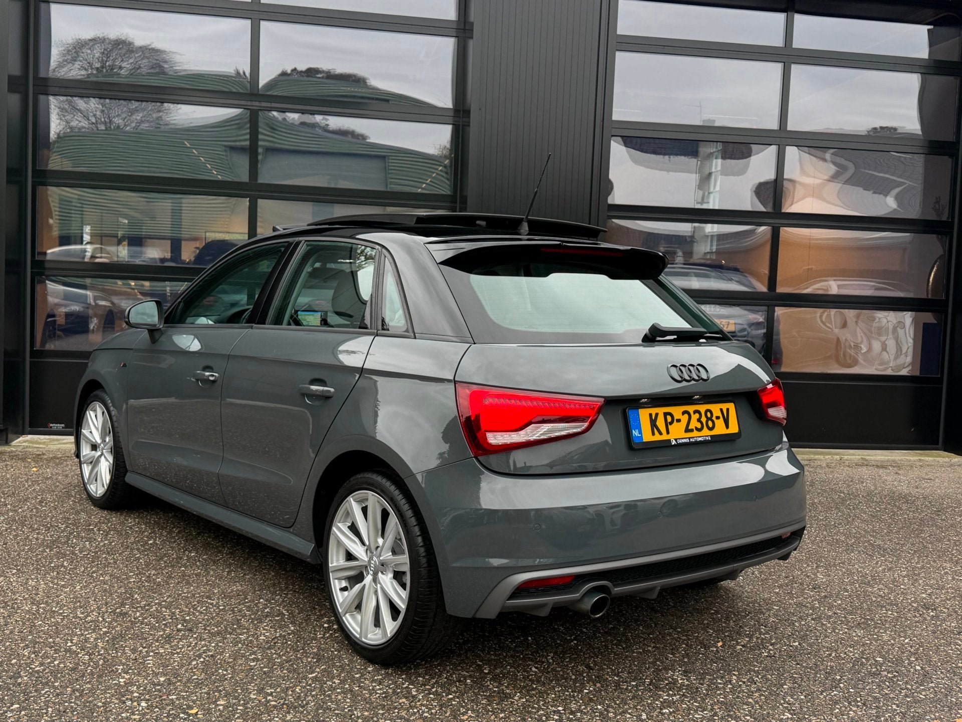 Audi A1 Sportback 1.0 TFSI S-LINE Panoramadak Nano Grey, Auto's, Voorwielaandrijving, Dealer onderhouden, Stof, Euro 6