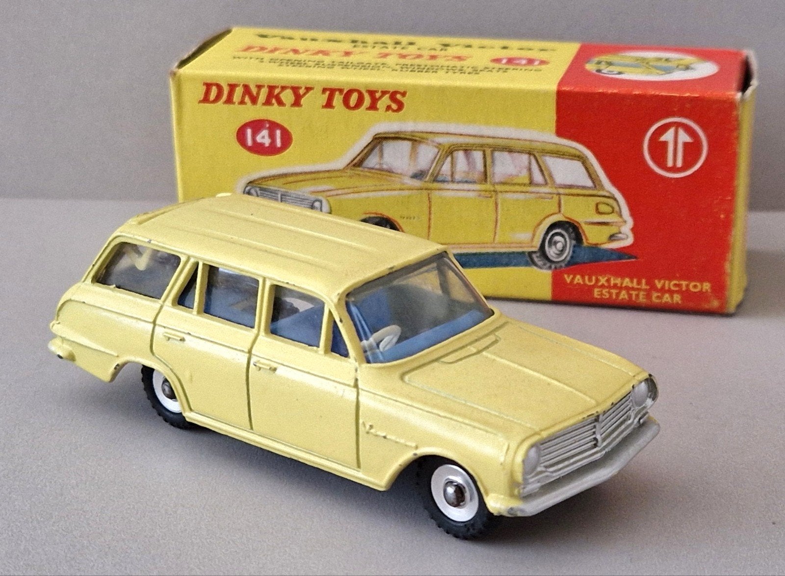 Dinky Toys ENGLAND 141 Vauxhall Victor Estate, Verzenden, Zo goed als nieuw, Auto, Dinky Toys