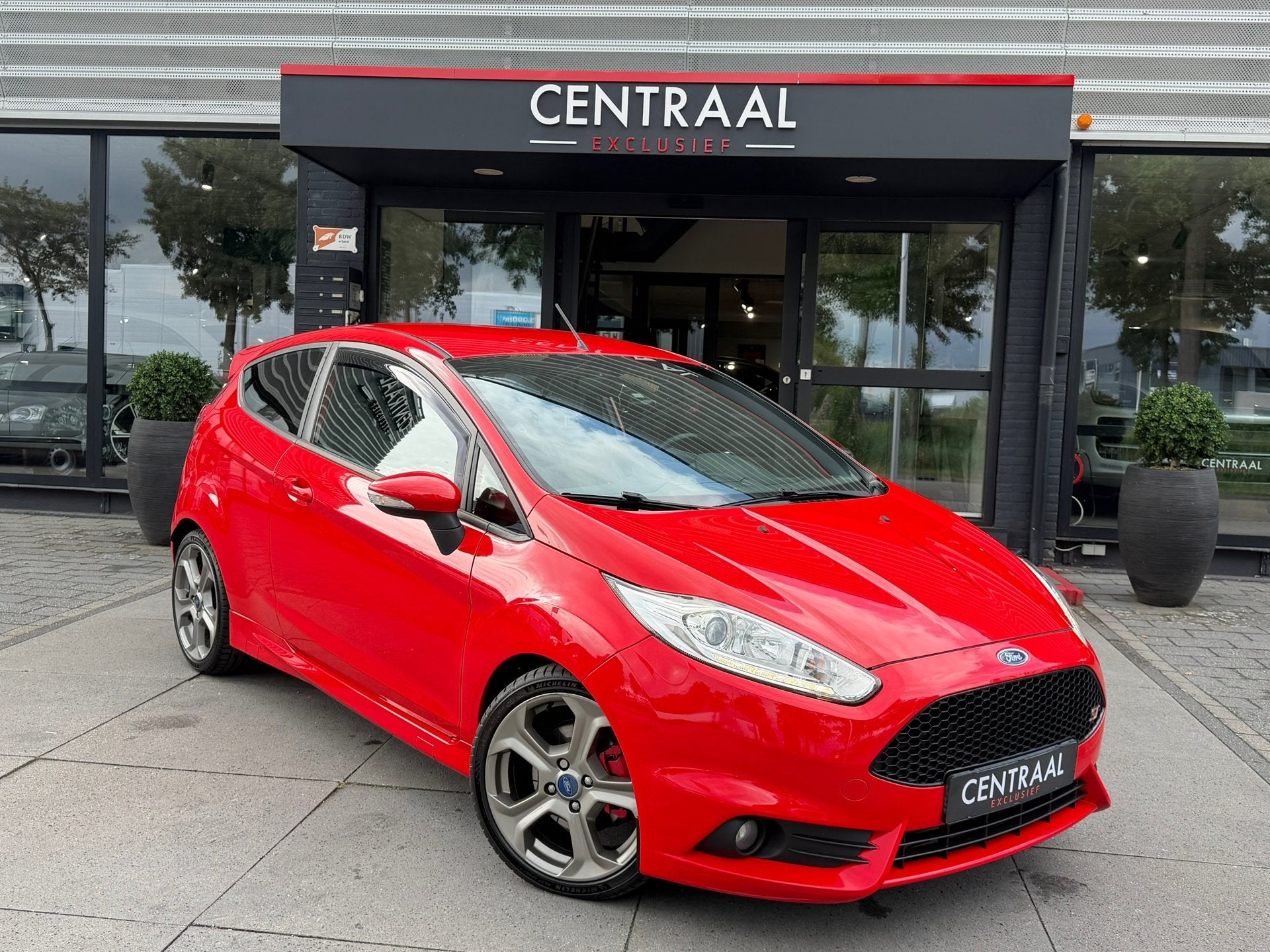 Ford Fiesta 1.6 ST2 Keyless|182PK|Led|Recaro|Cruis-Control|K, Voorwielaandrijving, 1063 kg, Gebruikt, Zwart