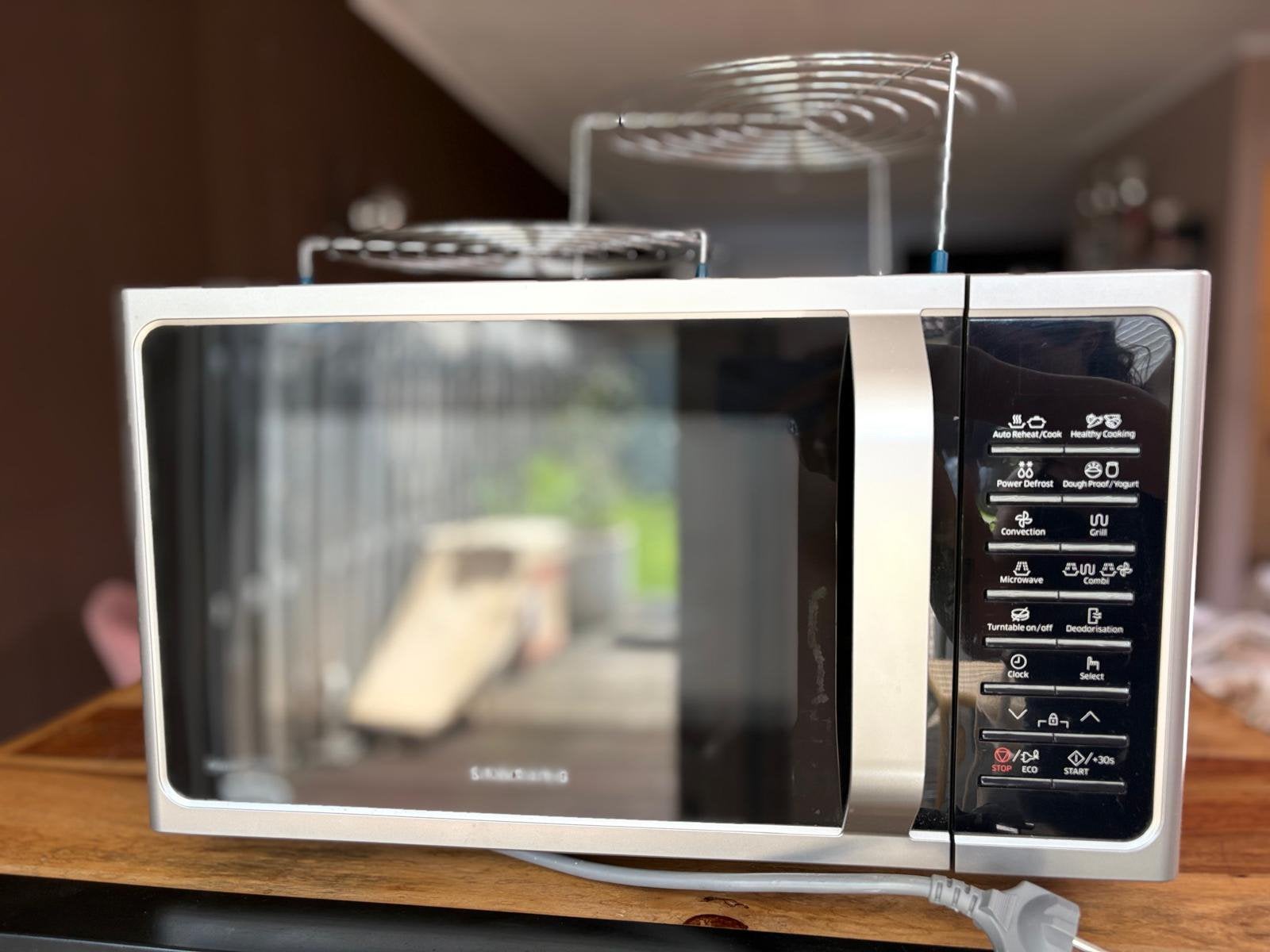 SAMSUNG MC28H5015AS/EN - Combimagnetron - 900 W, Ophalen, Combimagnetron, Gebruikt, 45 tot 60 cm